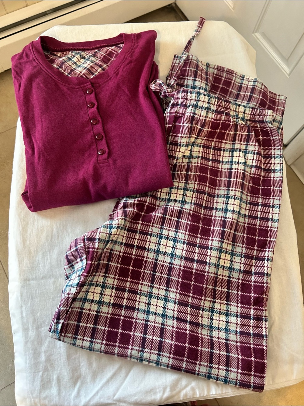 L.L. Bean Woman’s Cozy PJ Set/Deep Rosewood Festive Scene/Medium Petite/NWOT